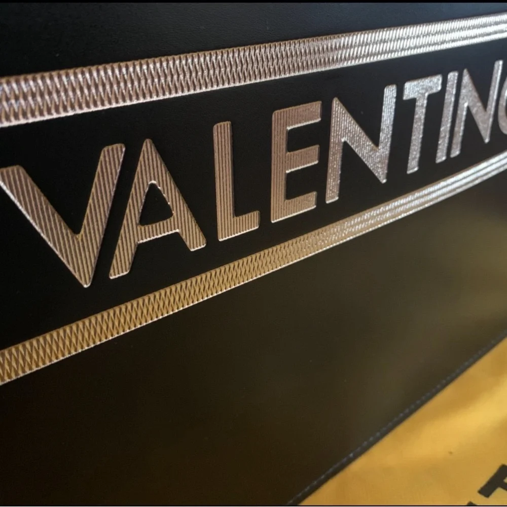 New Valentino Italian Leather Large tote bag - Picture 7 of 16